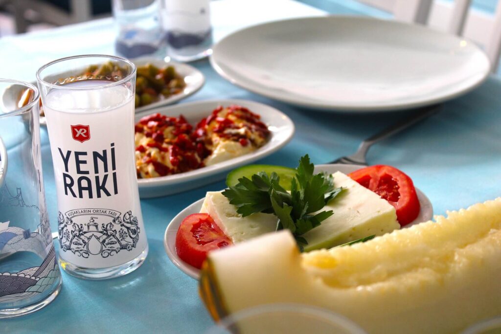 traditional-turkish-drinks-raki