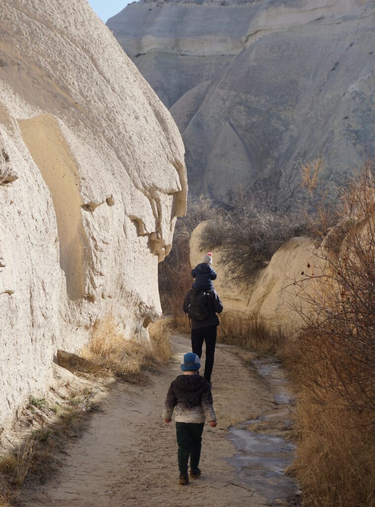 red-and-rose-valley-hike