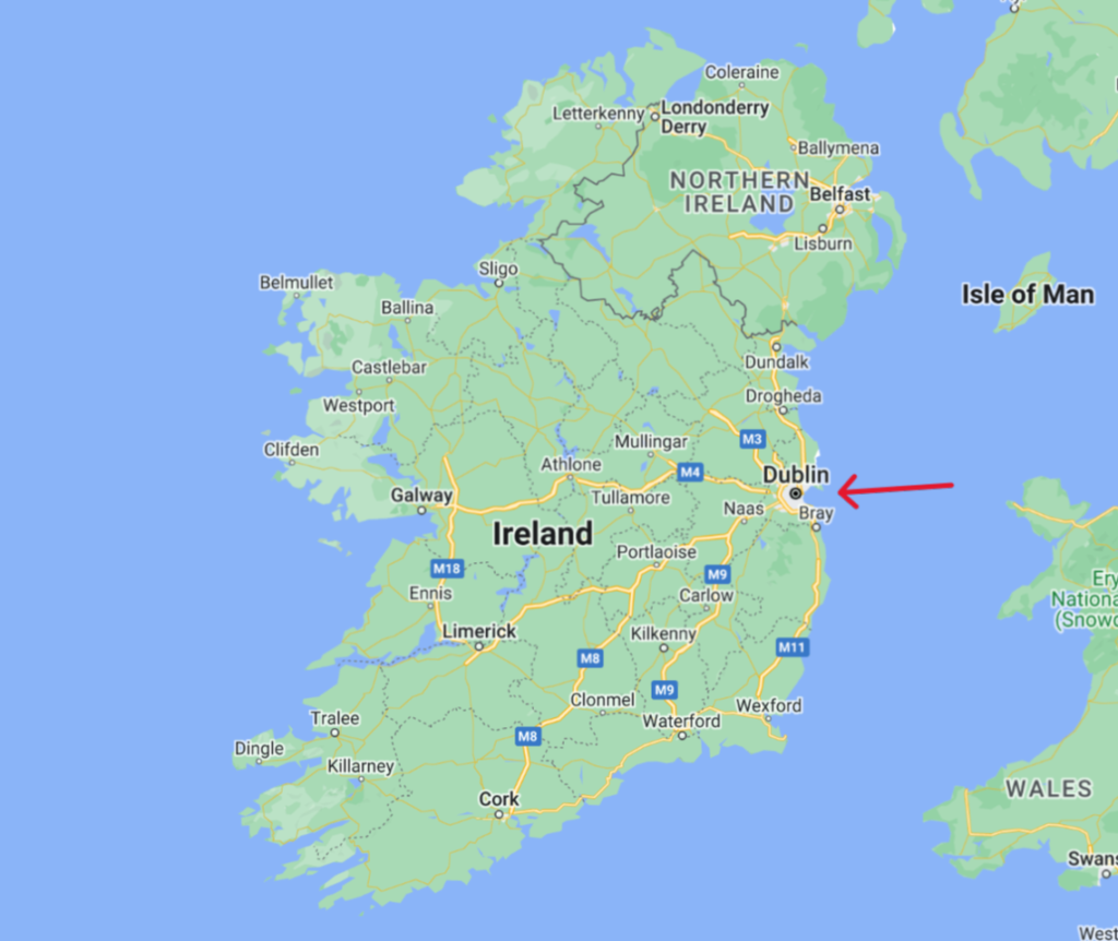 Map of Ireland with a red arrow pointing to the location of Dublin.